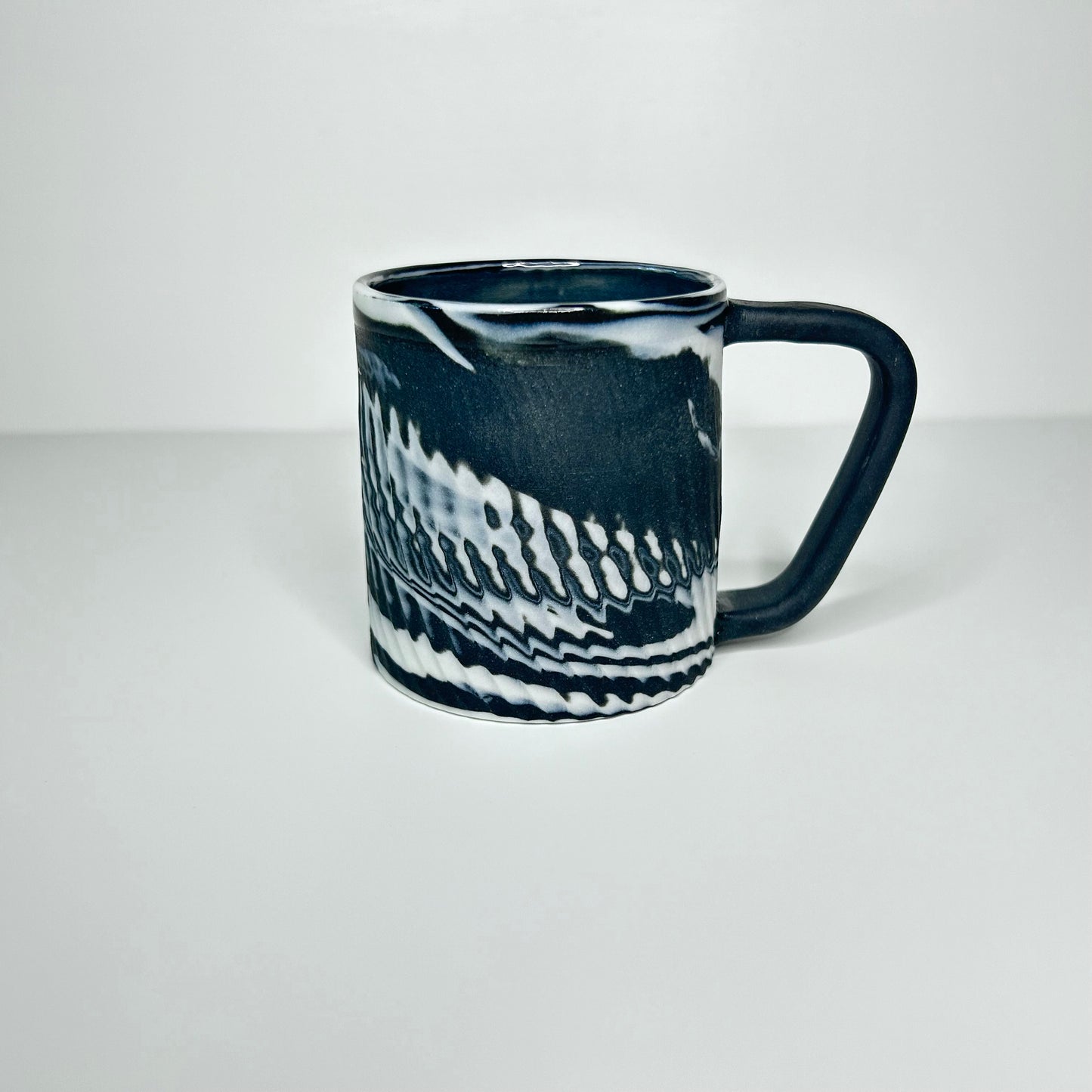 Black and White Chattered Porcelain Mug