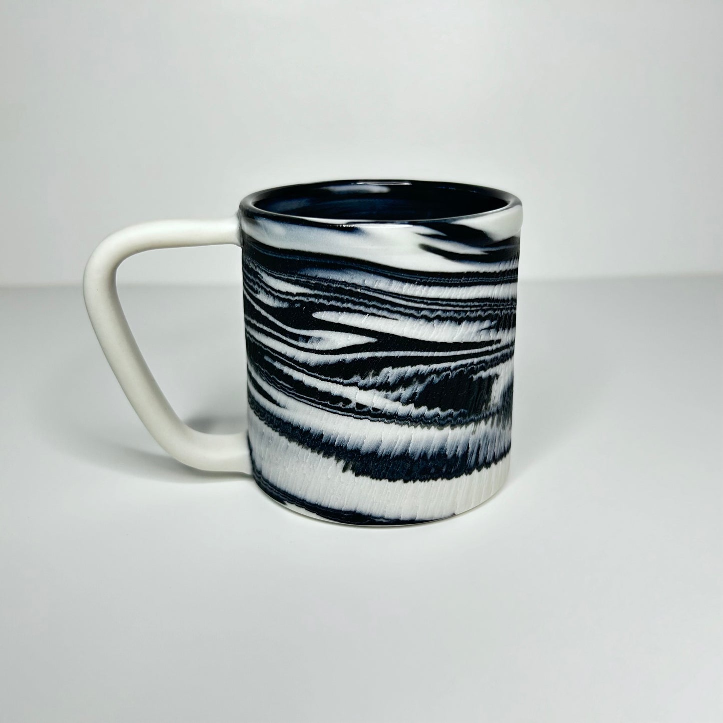 Black and White Chattered Porcelain Mug