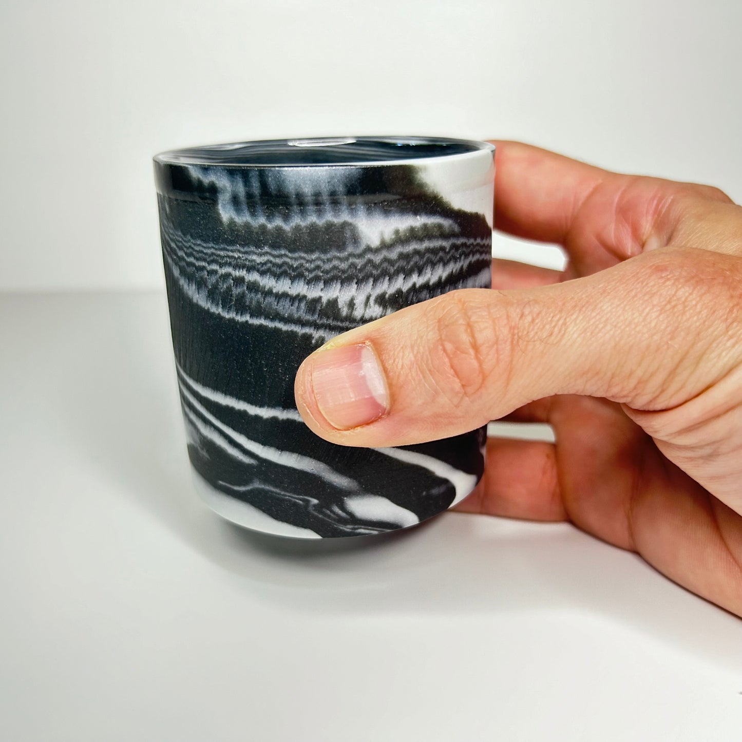 Black and White Chattered Porcelain Wine Tumbler