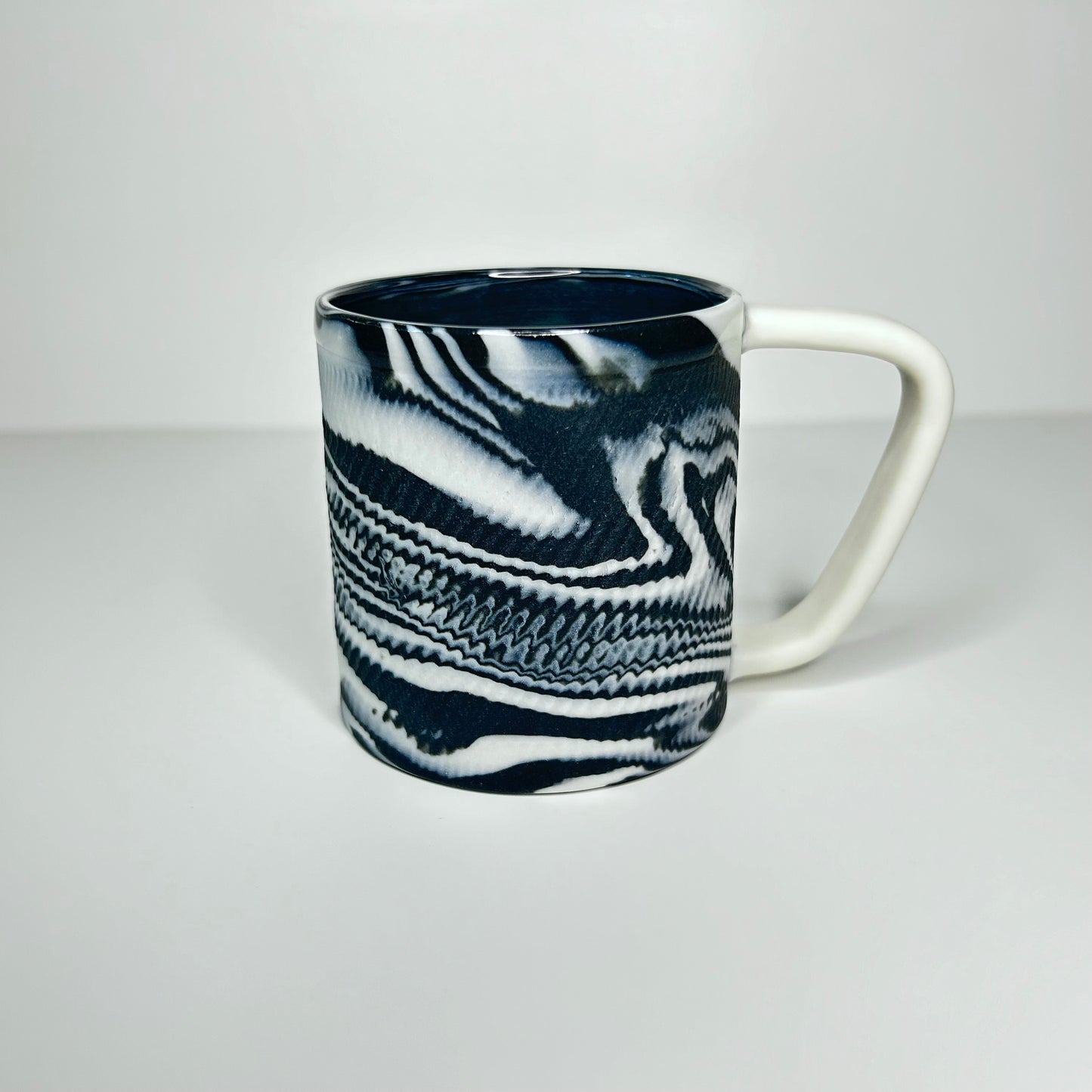 Black and White Chattered Porcelain Mug